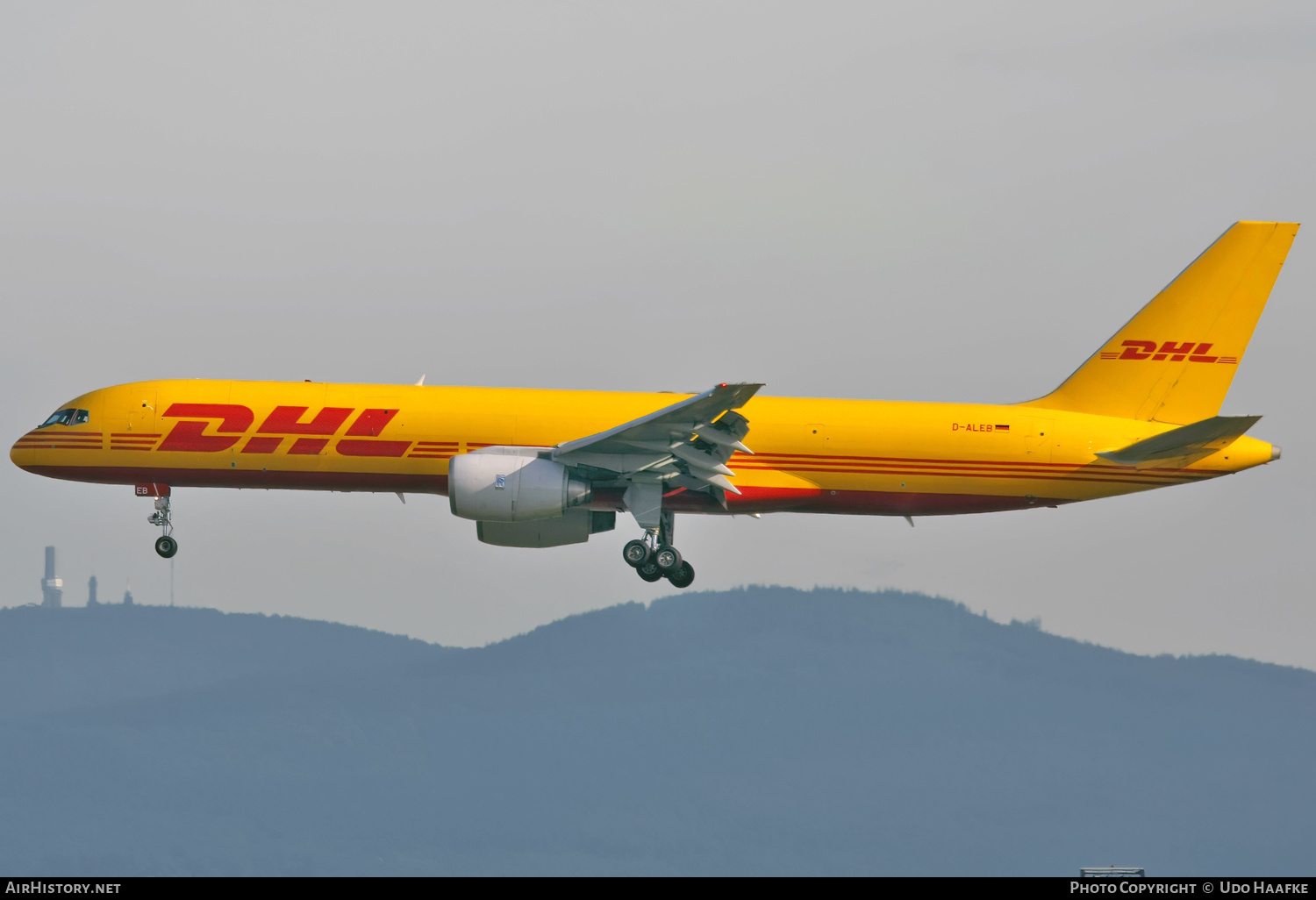 Aircraft Photo of D-ALEB | Boeing 757-236/SF | DHL International | AirHistory.net #554642