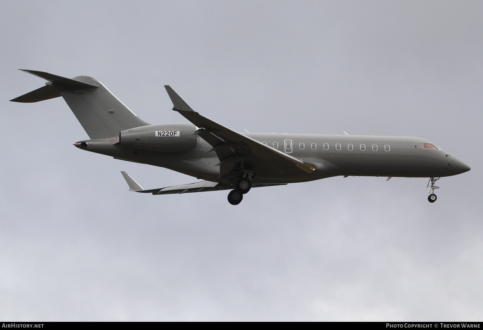 Aircraft Photo of N220F | Bombardier Global Express (BD-700-1A10) | AirHistory.net #554700