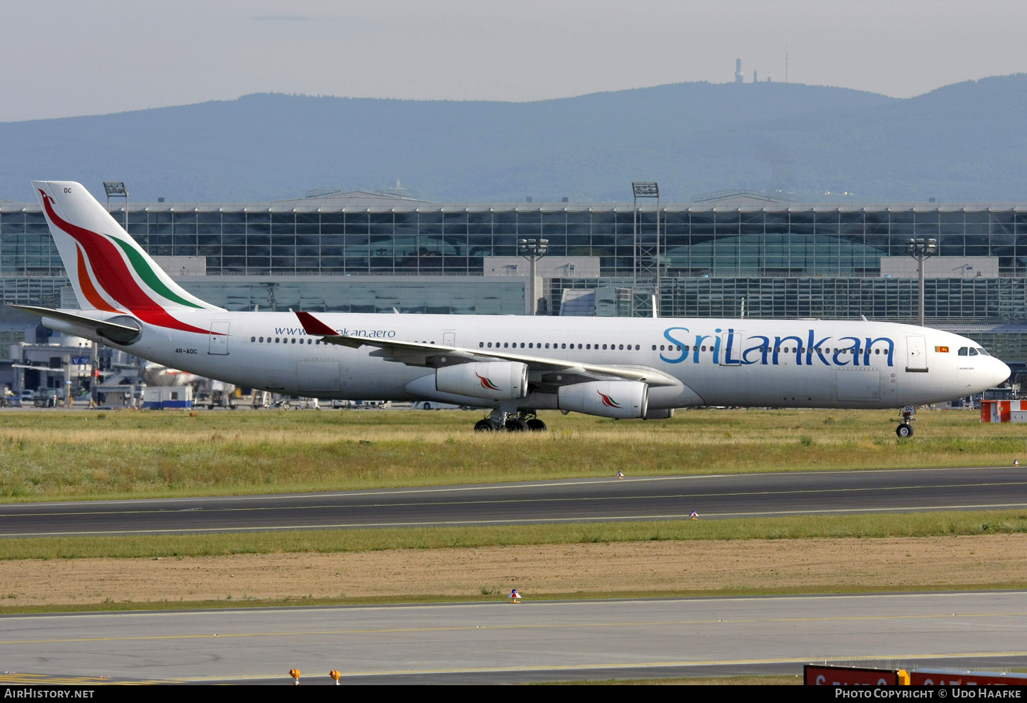 Aircraft Photo of 4R-ADC | Airbus A340-311 | SriLankan Airlines | AirHistory.net #555072