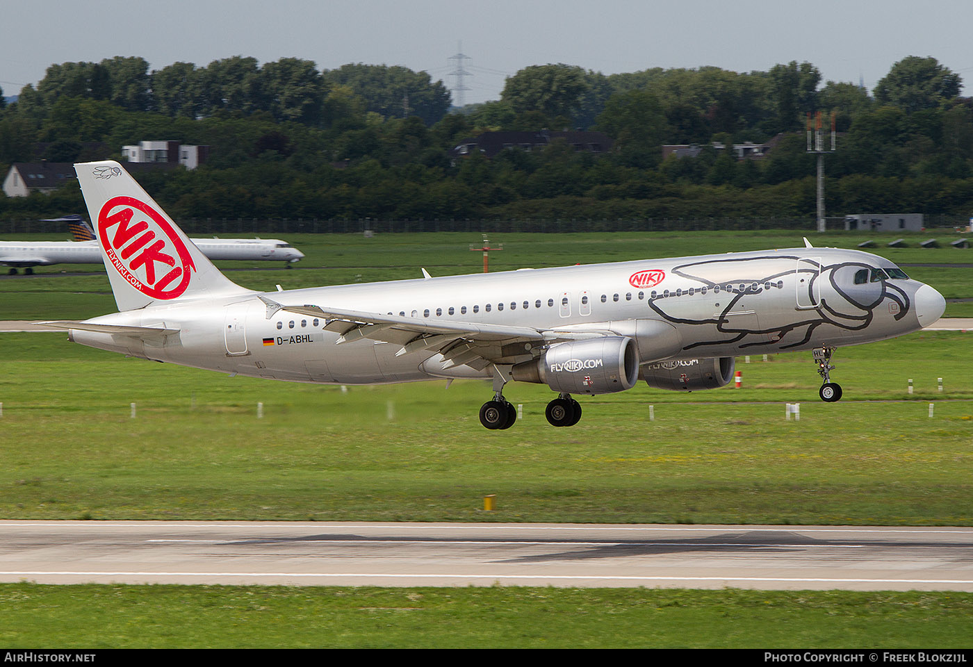 Aircraft Photo of D-ABHL | Airbus A320-214 | Niki | AirHistory.net #555151