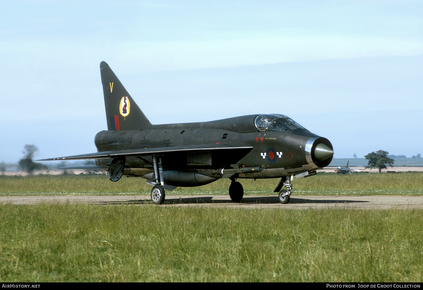 Aircraft Photo of XM973 | English Electric Lightning T4 | UK - Air Force | AirHistory.net #555437