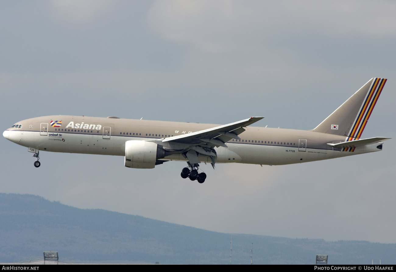 Aircraft Photo of HL7739 | Boeing 777-28E/ER | Asiana Airlines | AirHistory.net #555524