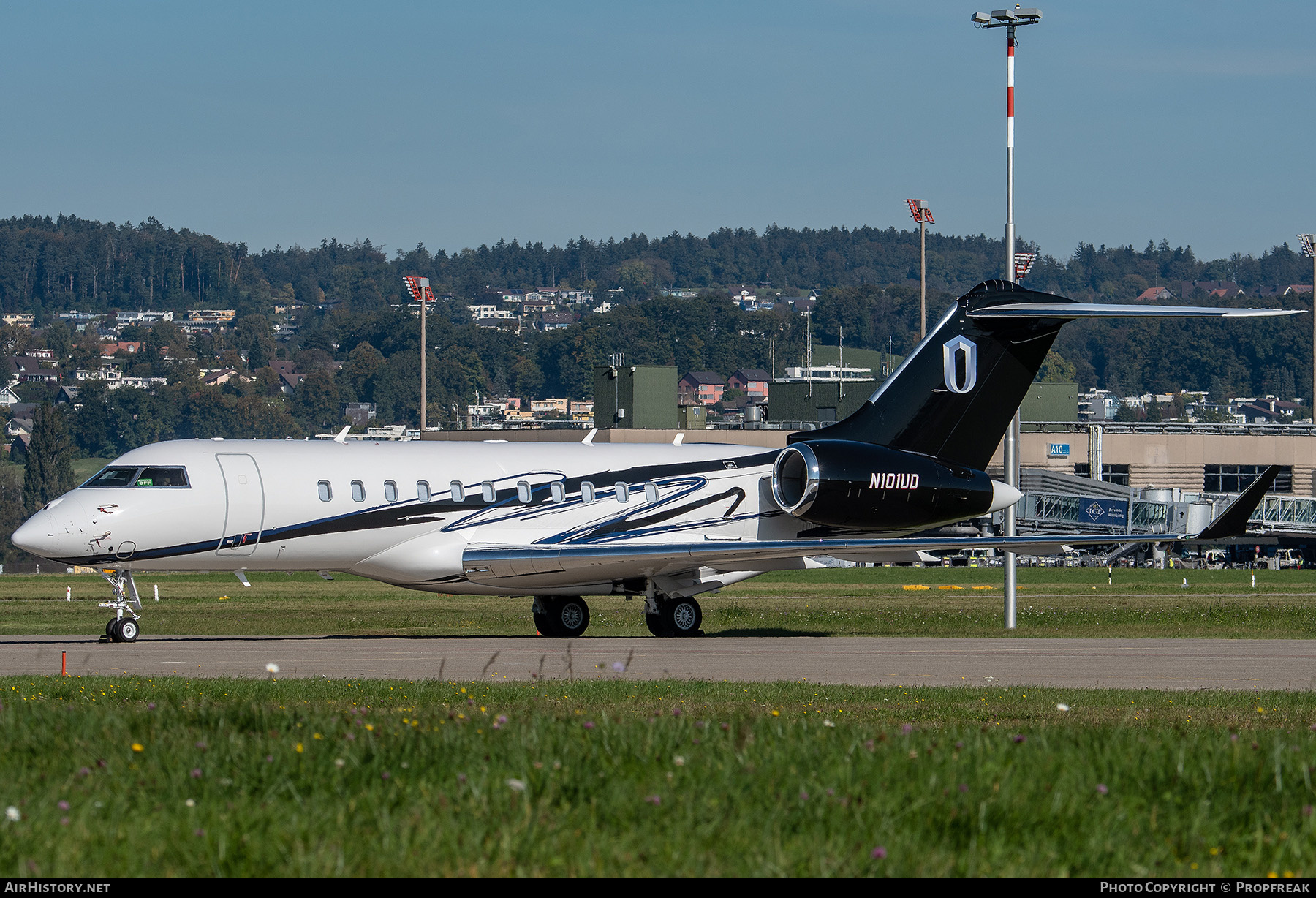 Aircraft Photo of N101UD | Bombardier Global 5500 (BD-700-1A11) | AirHistory.net #555641