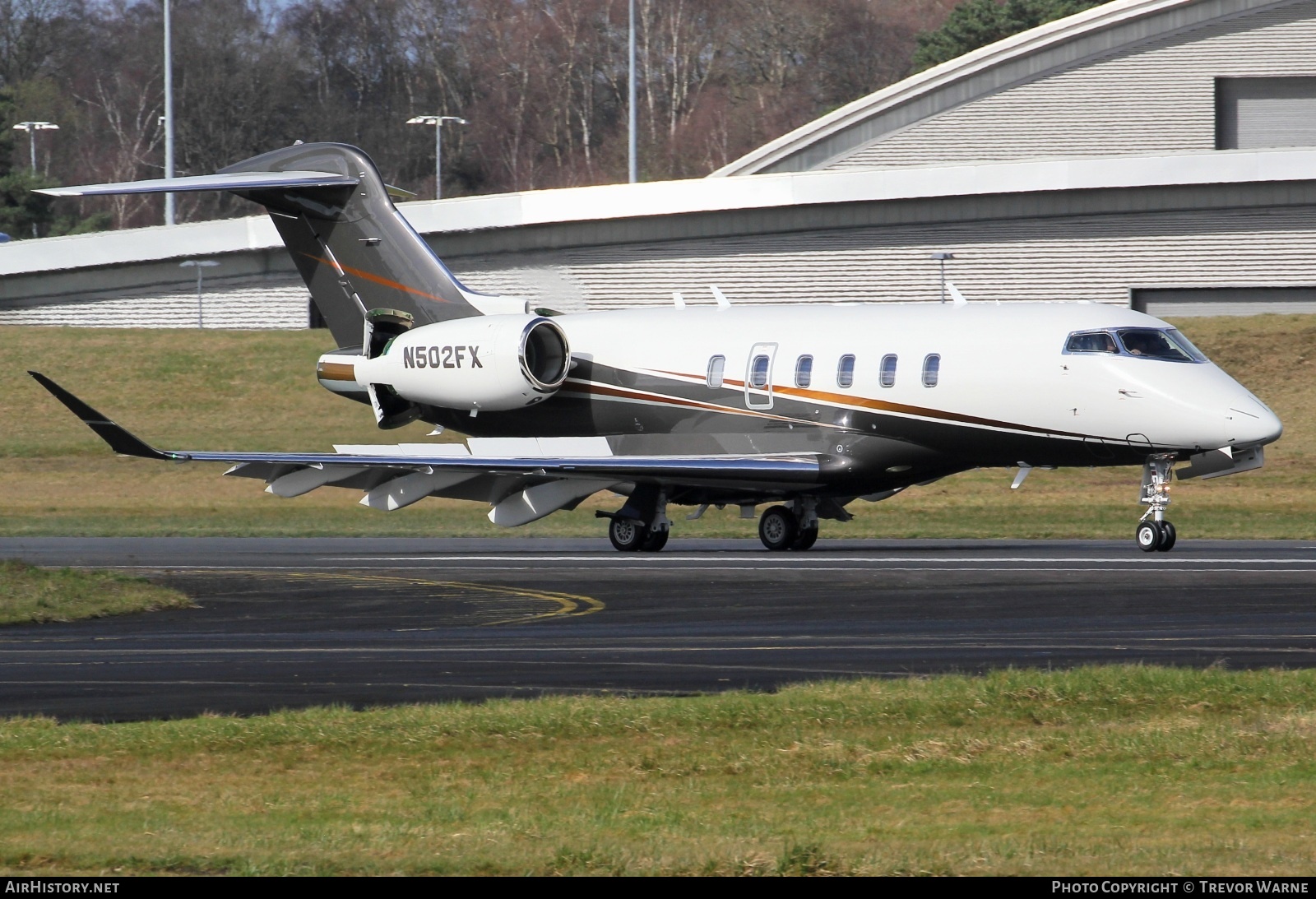 Aircraft Photo of N502FX | Bombardier Challenger 350 (BD-100-1A10) | AirHistory.net #555691