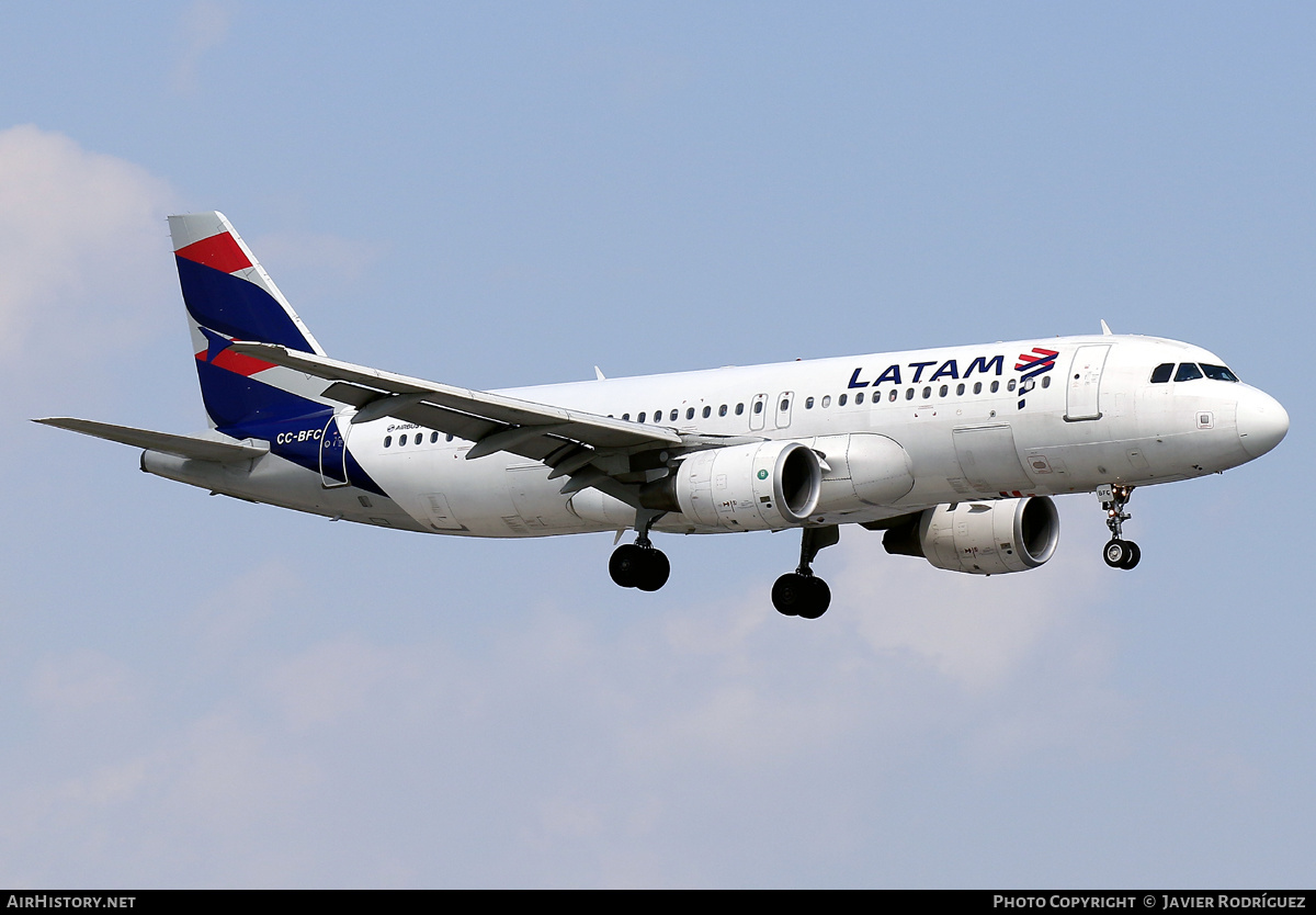 Aircraft Photo of CC-BFC | Airbus A320-214 | LATAM Airlines | AirHistory.net #555696