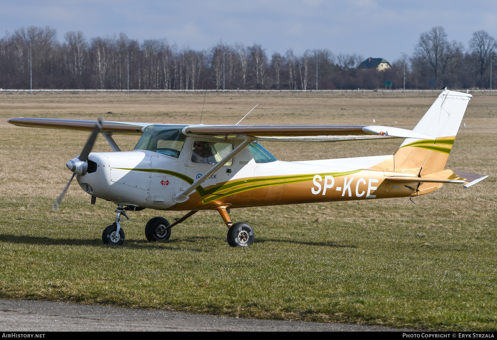 Aircraft Photo of SP-KCE | Cessna 152 | AZM - Aeroklub Ziemi Mazowieckiej | AirHistory.net #555859