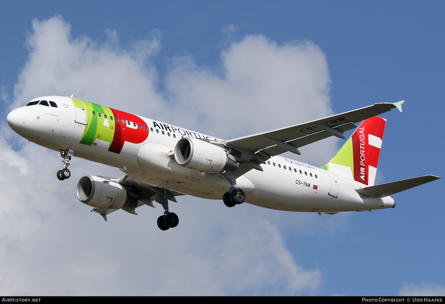 Aircraft Photo of CS-TNW | Airbus A320-214 | TAP Air Portugal | AirHistory.net #555928