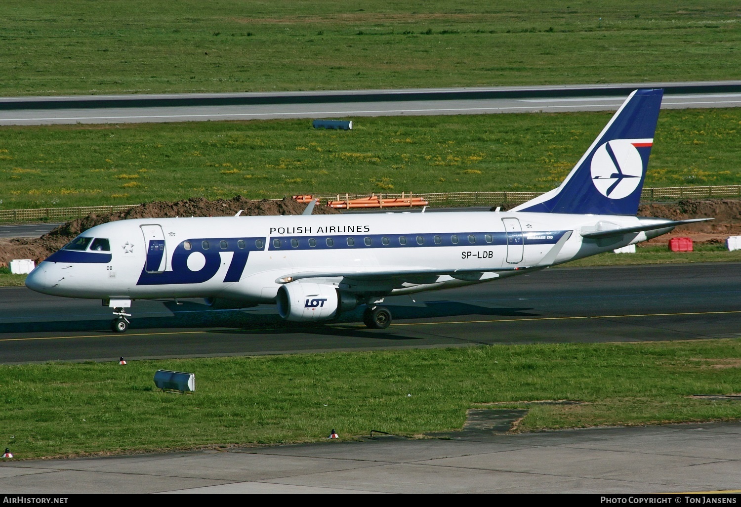 Aircraft Photo of SP-LDB | Embraer 170STD (ERJ-170-100STD) | LOT Polish Airlines - Polskie Linie Lotnicze | AirHistory.net #555958