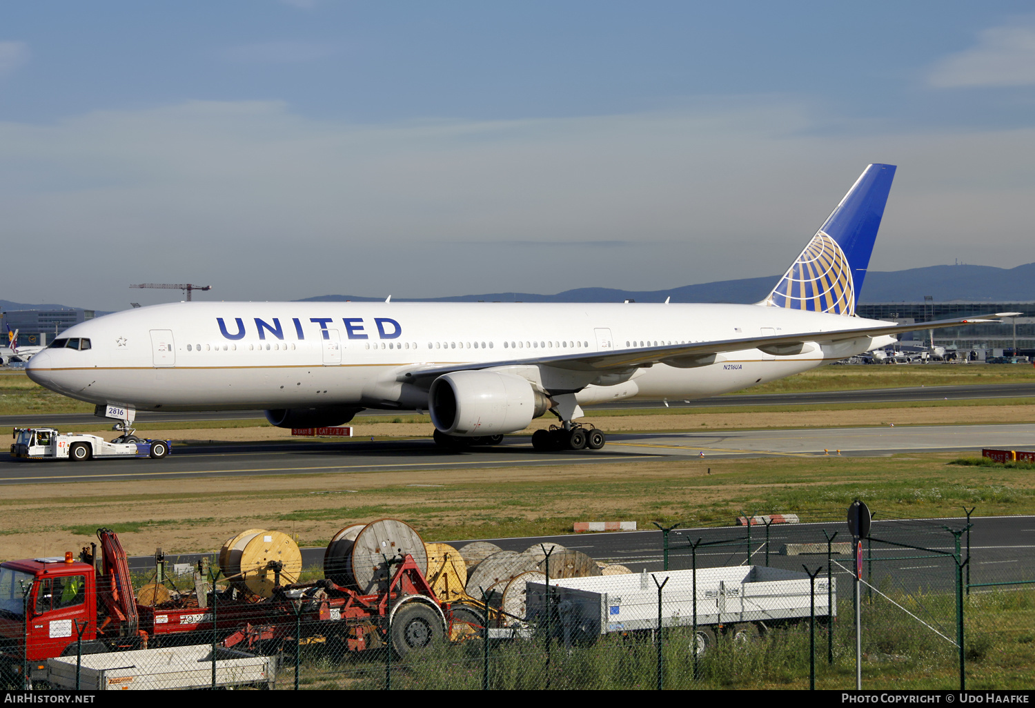 Aircraft Photo of N216UA | Boeing 777-222/ER | United Airlines | AirHistory.net #555998