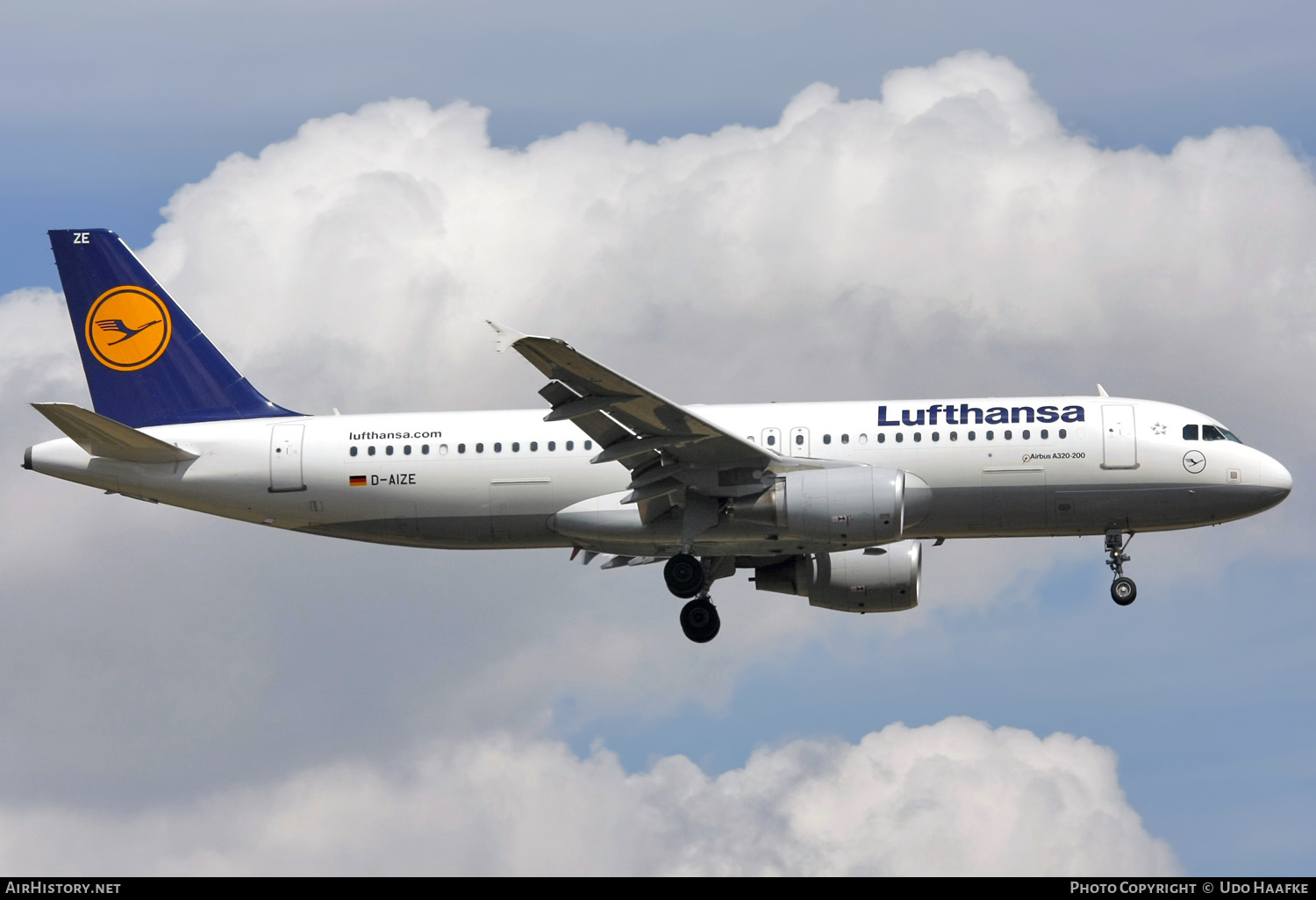 Aircraft Photo of D-AIZE, Airbus A320-214, Lufthansa