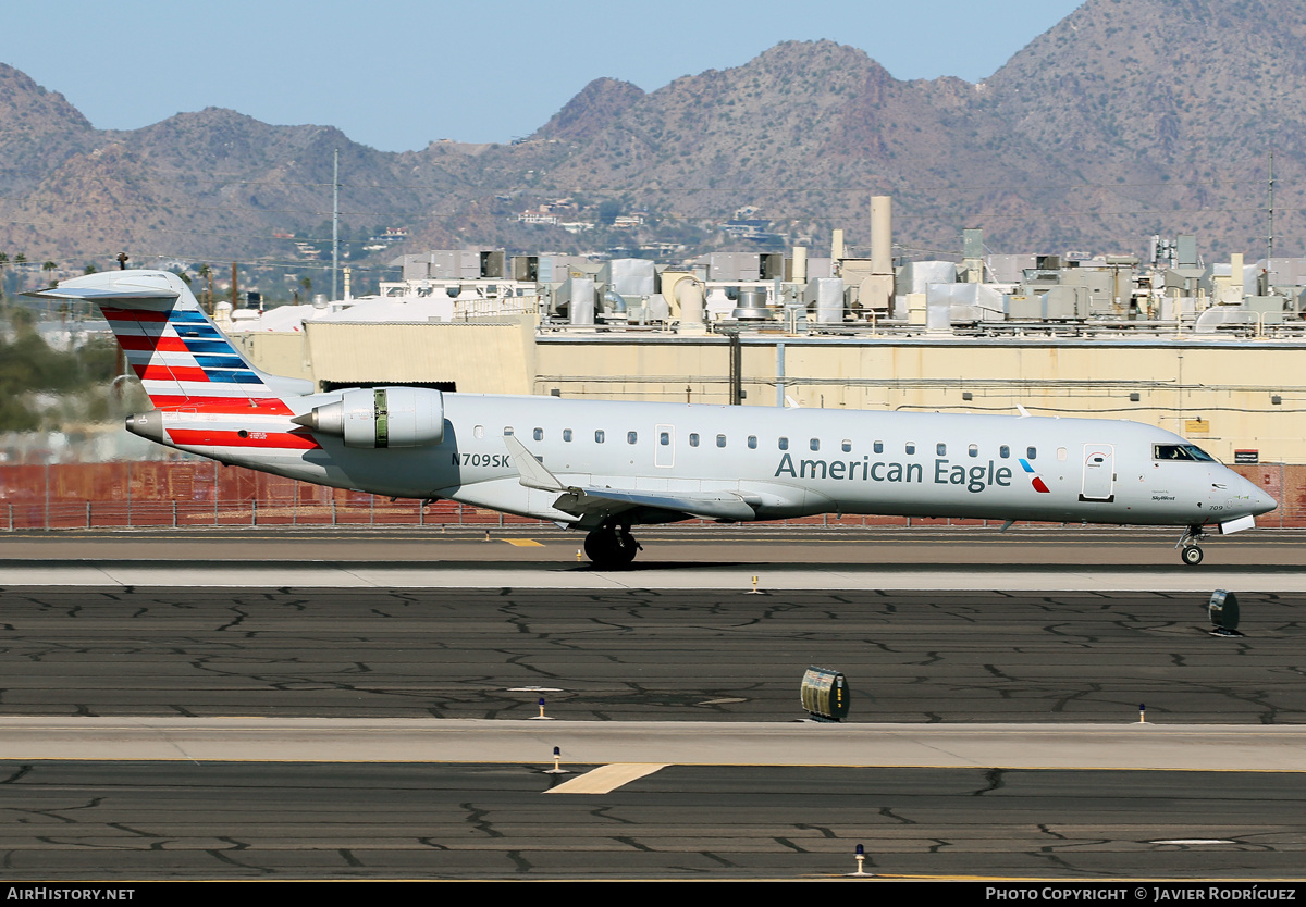 Aircraft Photo of N709SK | Bombardier CRJ-701ER (CL-600-2C10) | American Eagle | AirHistory.net #556178
