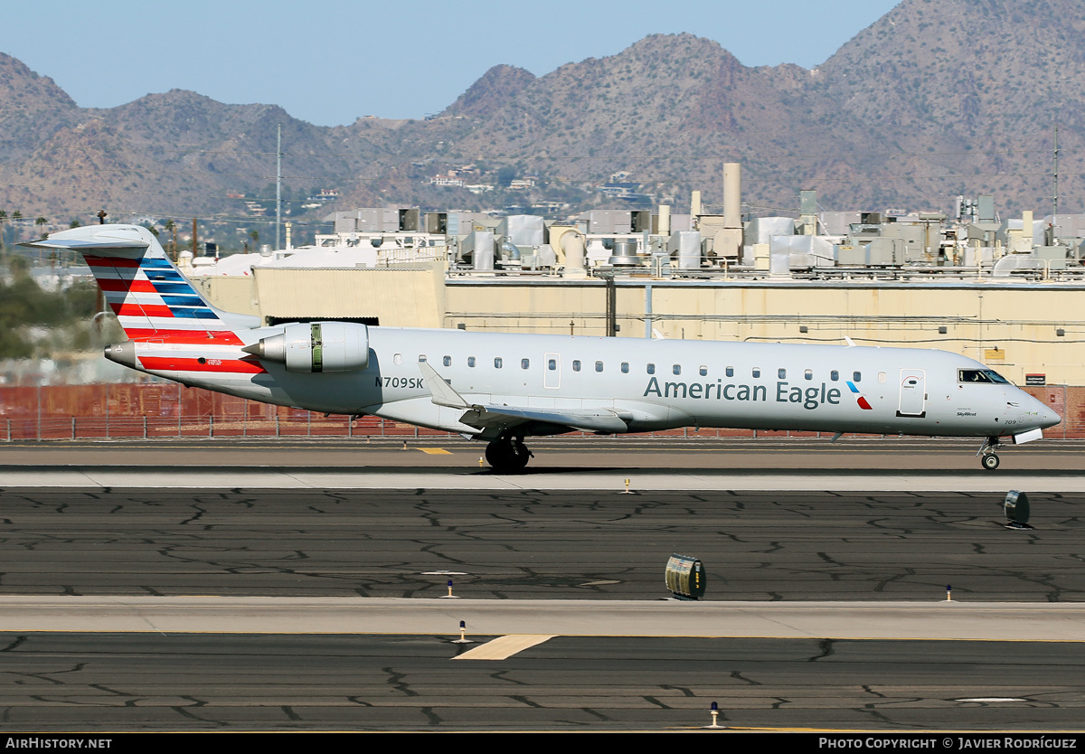 Aircraft Photo of N709SK | Bombardier CRJ-701ER (CL-600-2C10) | American Eagle | AirHistory.net #556178