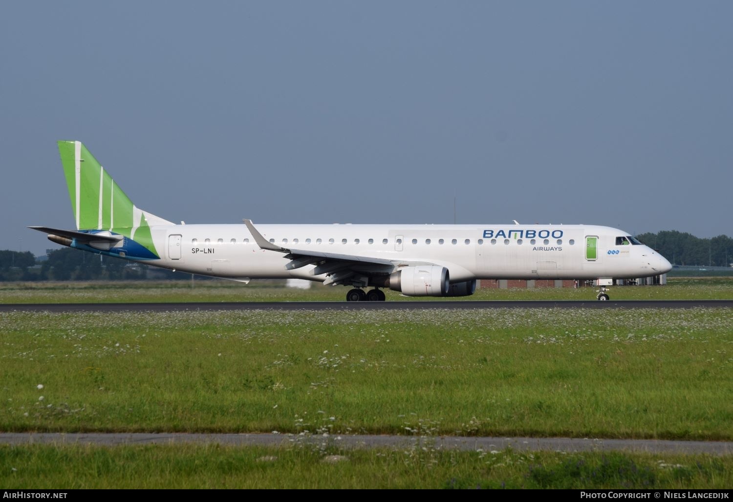 Aircraft Photo of SP-LNI | Embraer 195LR (ERJ-190-200LR) | Bamboo Airways | AirHistory.net #556260