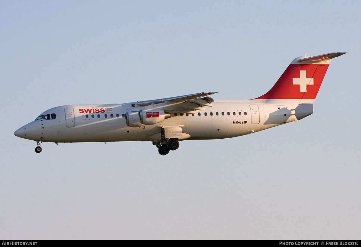 Aircraft Photo of HB-IYW | British Aerospace Avro 146-RJ100 | Swiss International Air Lines | AirHistory.net #556327