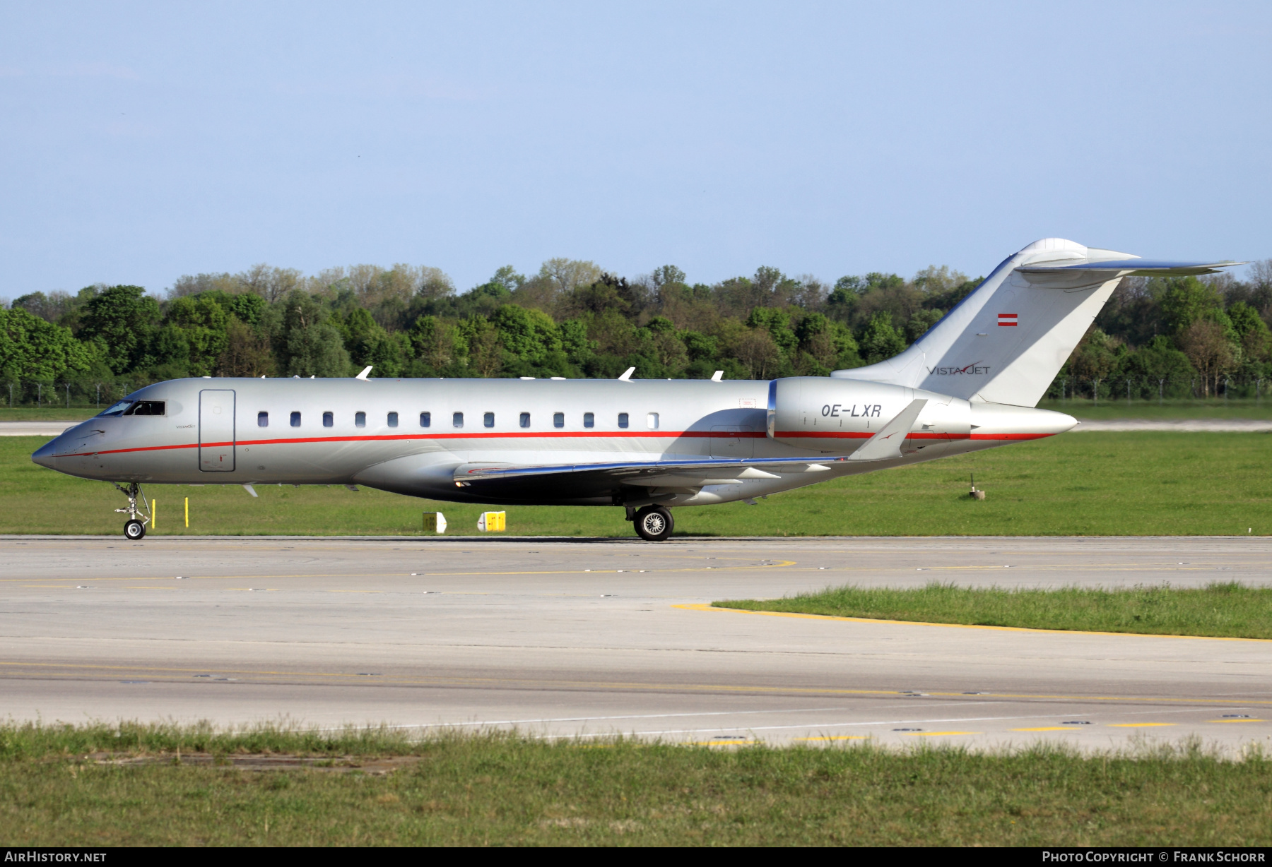 Aircraft Photo of OE-LXR | Bombardier Global Express XRS (BD-700-1A10) | VistaJet | AirHistory.net #556408