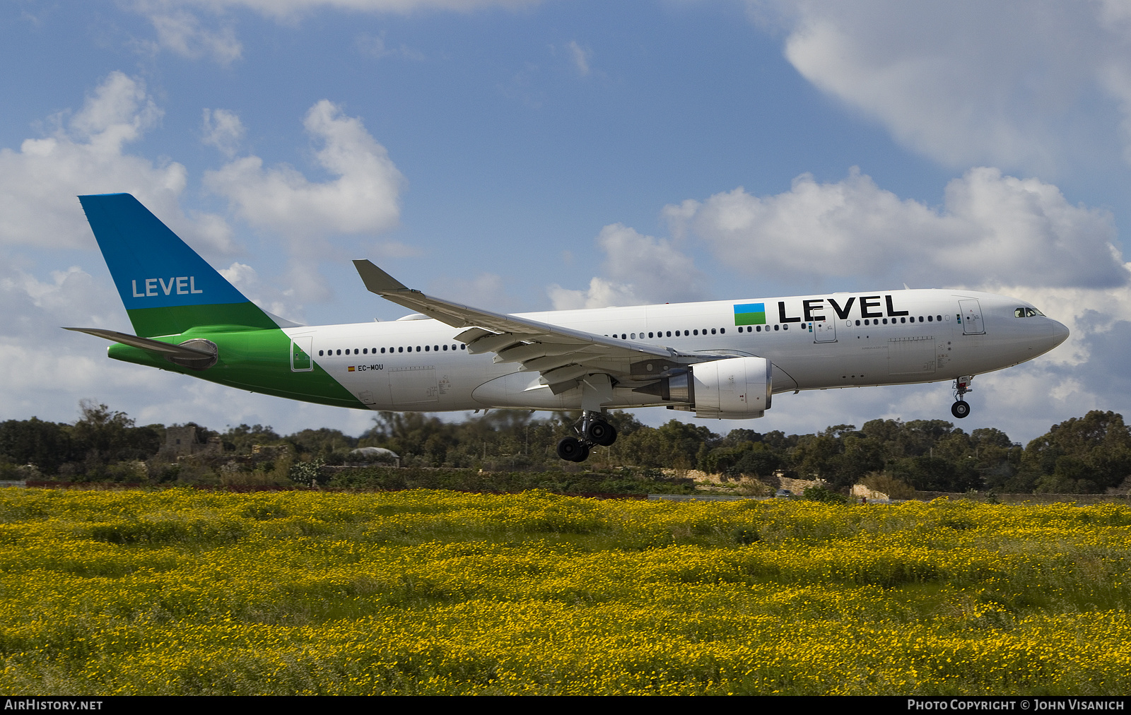 Aircraft Photo of EC-MOU | Airbus A330-202 | Level | AirHistory.net #556622