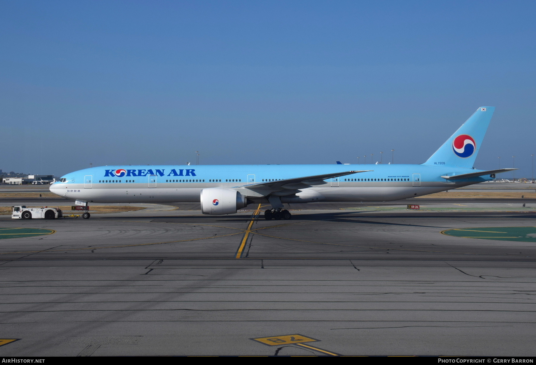 Aircraft Photo of HL7205 | Boeing 777-300/ER | Korean Air | AirHistory.net #556716