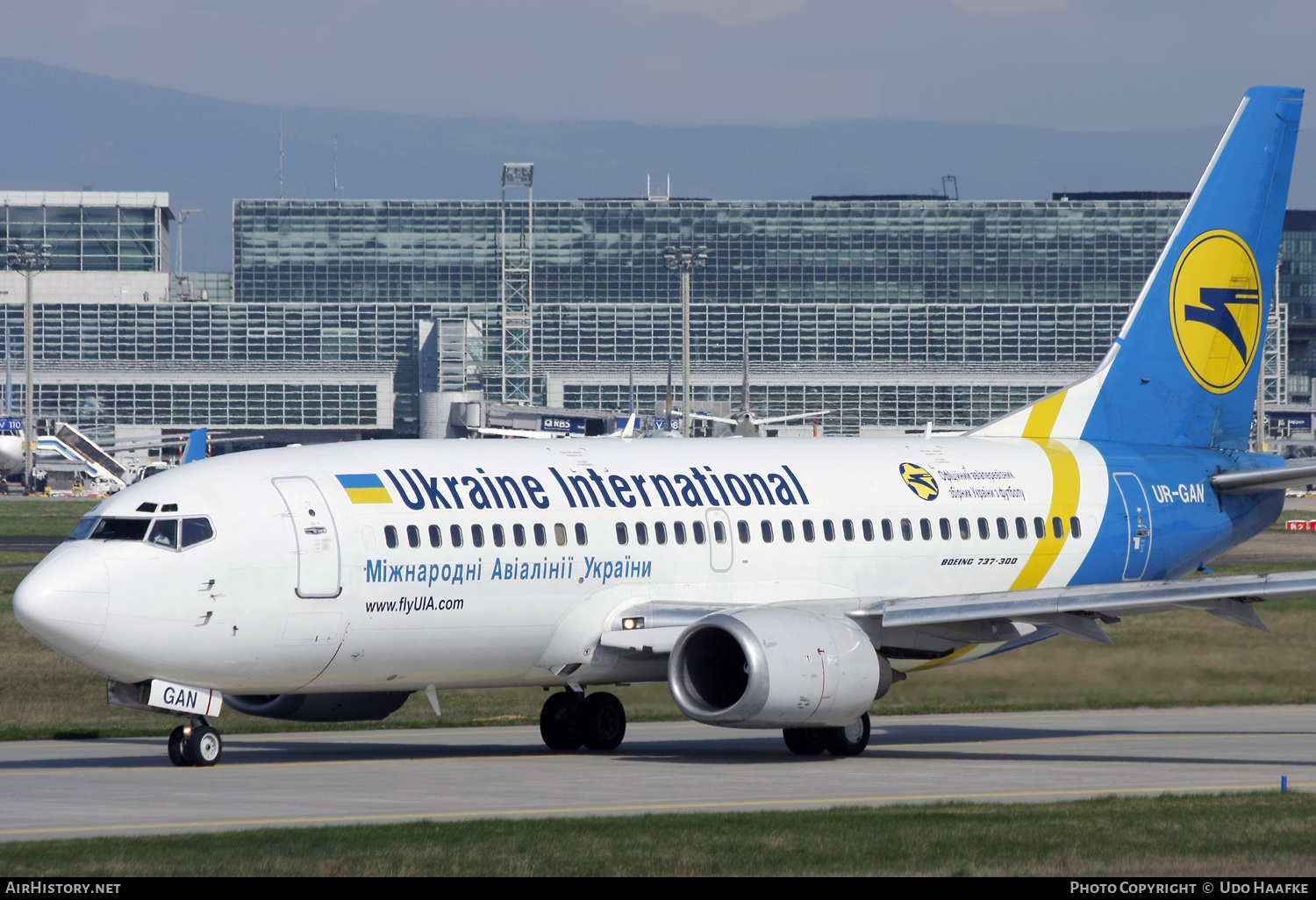 Aircraft Photo of UR-GAN | Boeing 737-36N | Ukraine International Airlines | AirHistory.net #557025