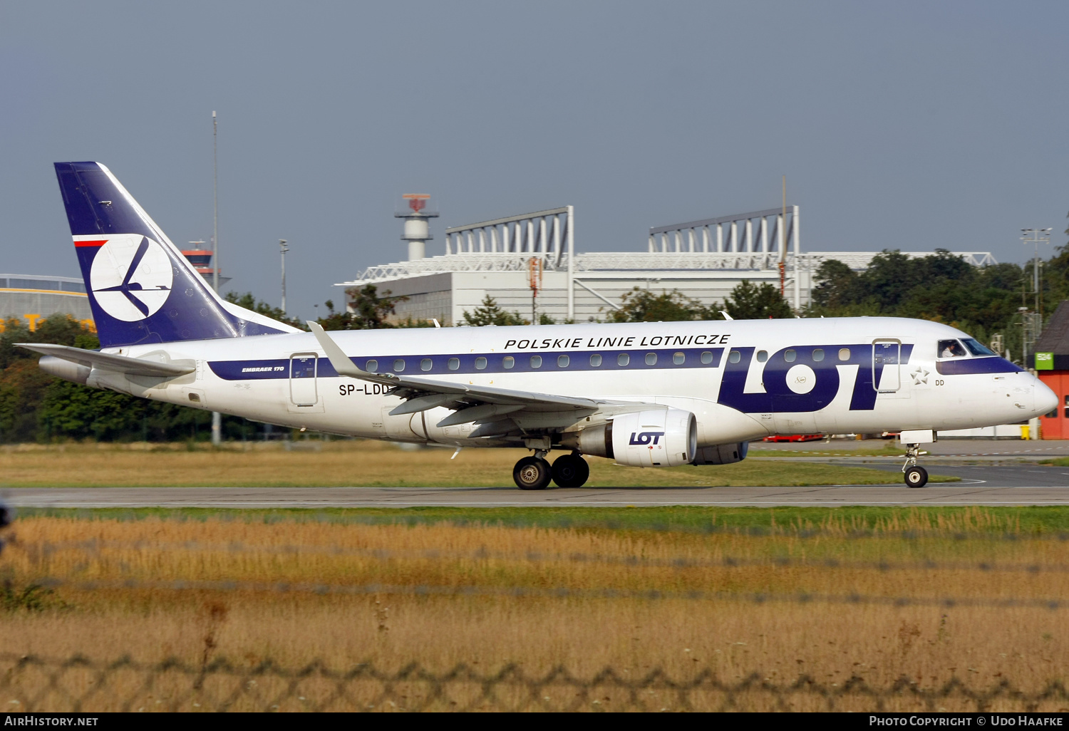 Aircraft Photo of SP-LDD | Embraer 170STD (ERJ-170-100STD) | LOT Polish Airlines - Polskie Linie Lotnicze | AirHistory.net #557048