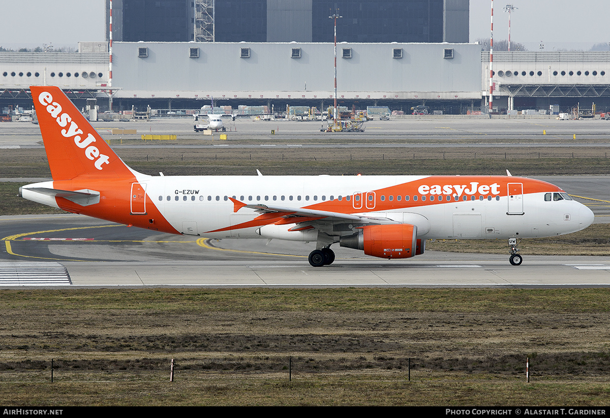 Aircraft Photo of G-EZUW | Airbus A320-214 | EasyJet | AirHistory.net #557165