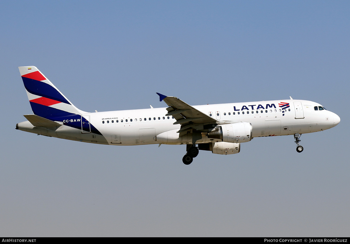 Aircraft Photo of CC-BAW | Airbus A320-214 | LATAM Airlines | AirHistory.net #557203