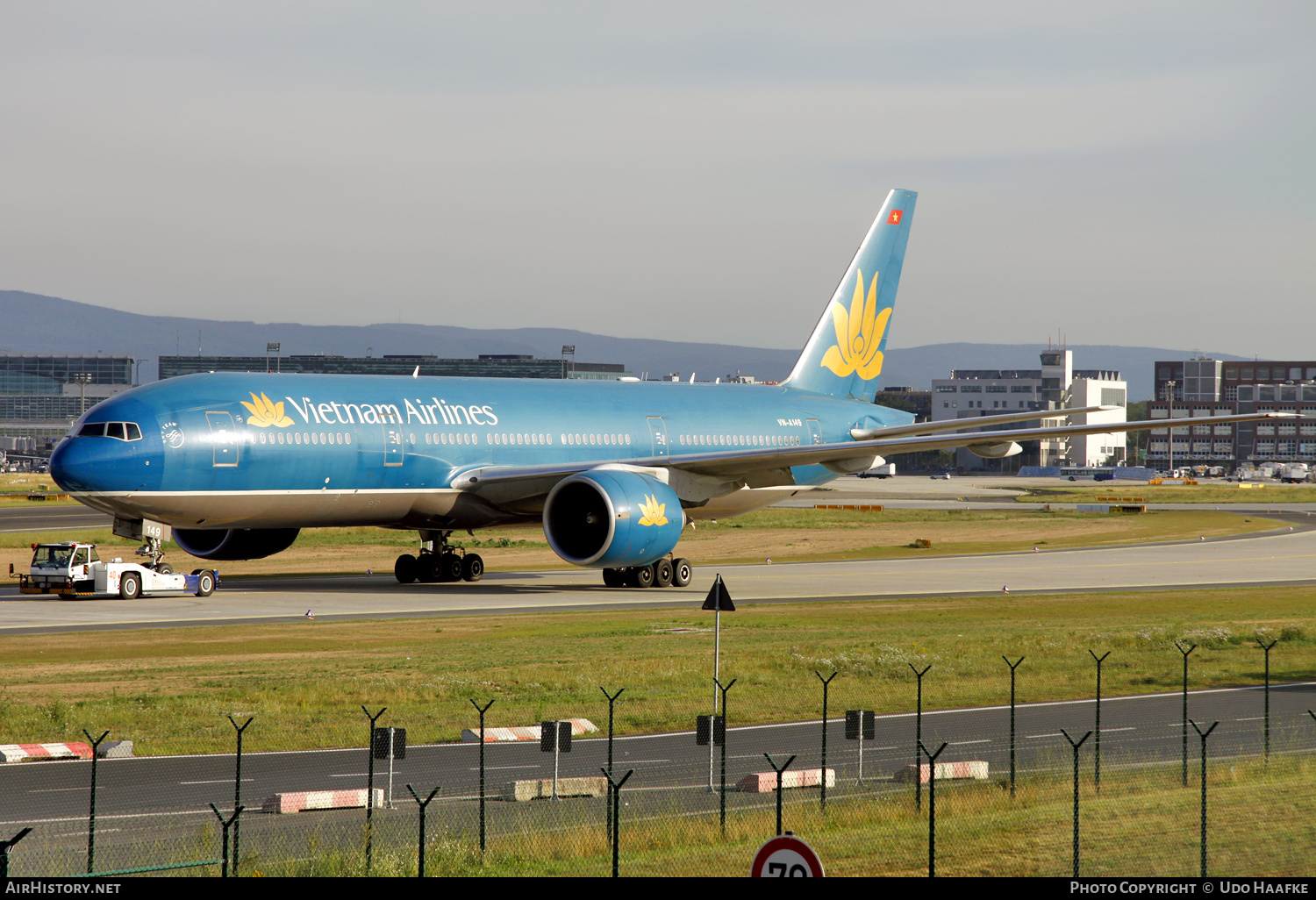Aircraft Photo of VN-A149 | Boeing 777-2Q8/ER | Vietnam Airlines | AirHistory.net #557239