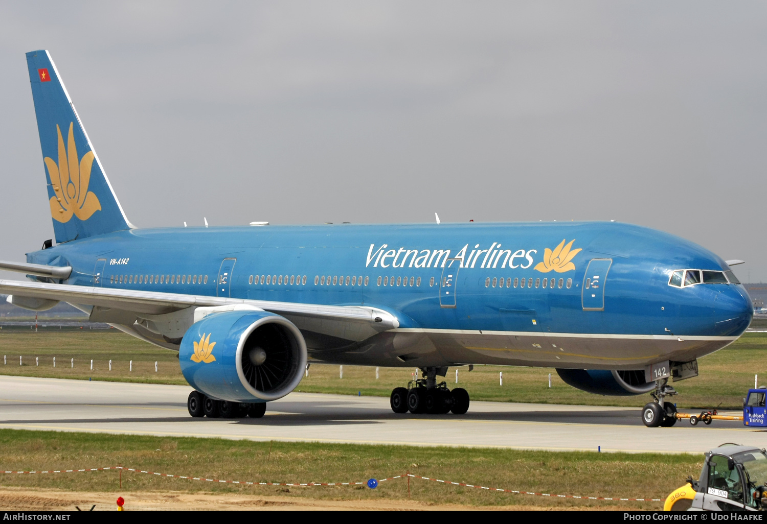Aircraft Photo of VN-A142 | Boeing 777-2Q8/ER | Vietnam Airlines | AirHistory.net #557242