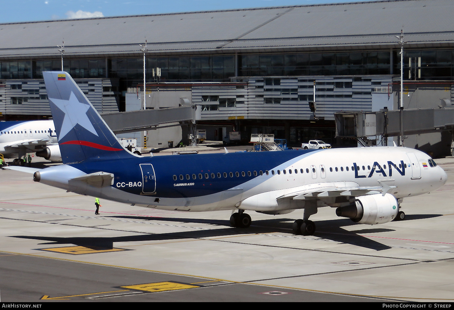 Aircraft Photo of CC-BAQ | Airbus A320-214 | LAN Airlines - Línea Aérea Nacional | AirHistory.net #557324