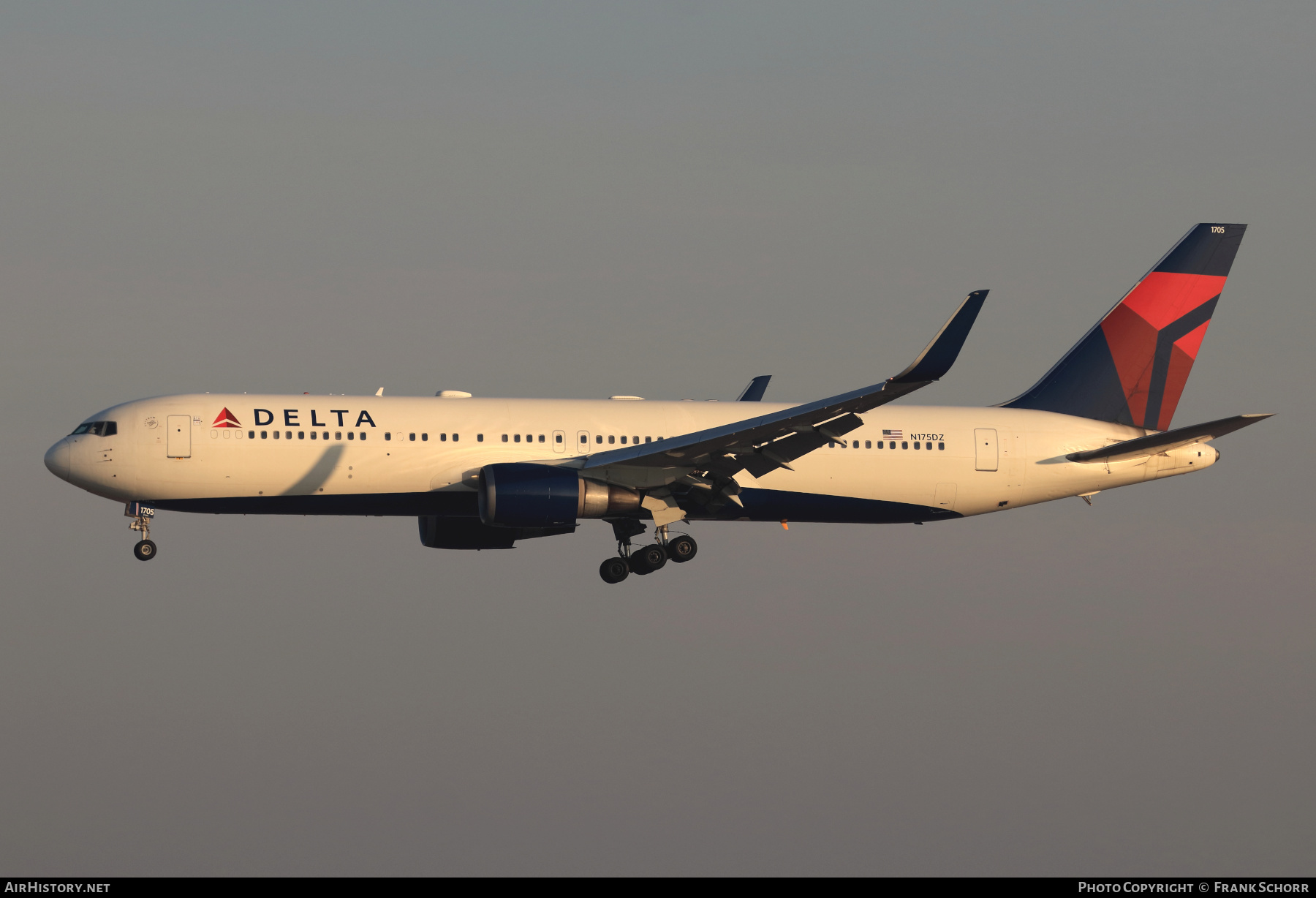 Aircraft Photo of N175DZ | Boeing 767-332/ER | Delta Air Lines | AirHistory.net #557344