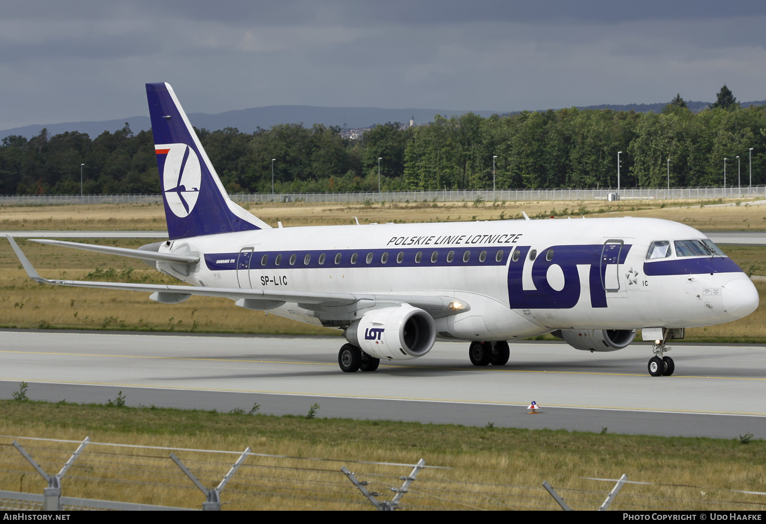 Aircraft Photo of SP-LIC | Embraer 175LR (ERJ-170-200LR) | LOT Polish Airlines - Polskie Linie Lotnicze | AirHistory.net #557508