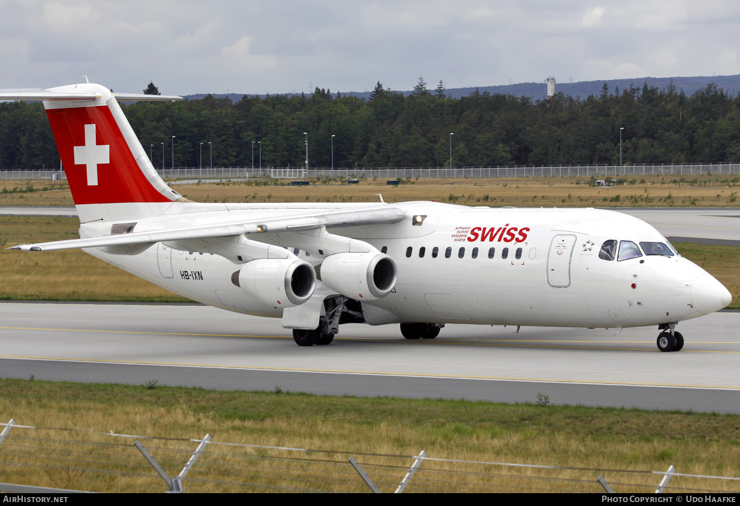 Aircraft Photo of HB-IXN | British Aerospace Avro 146-RJ100 | Swiss International Air Lines | AirHistory.net #557525