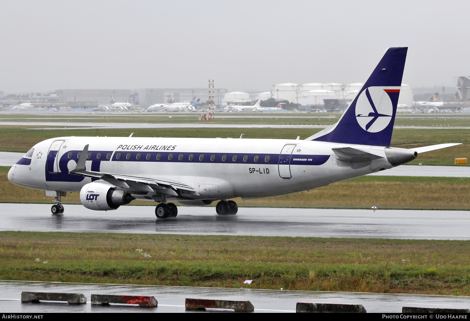 Aircraft Photo of SP-LID | Embraer 175STD (ERJ-170-200STD) | LOT Polish Airlines - Polskie Linie Lotnicze | AirHistory.net #557550