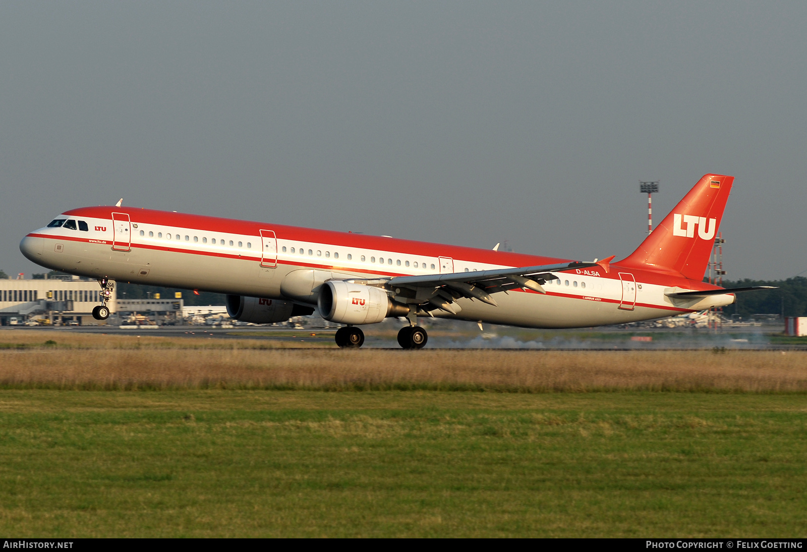 Aircraft Photo of D-ALSA | Airbus A321-211 | LTU - Lufttransport-Unternehmen | AirHistory.net #557559