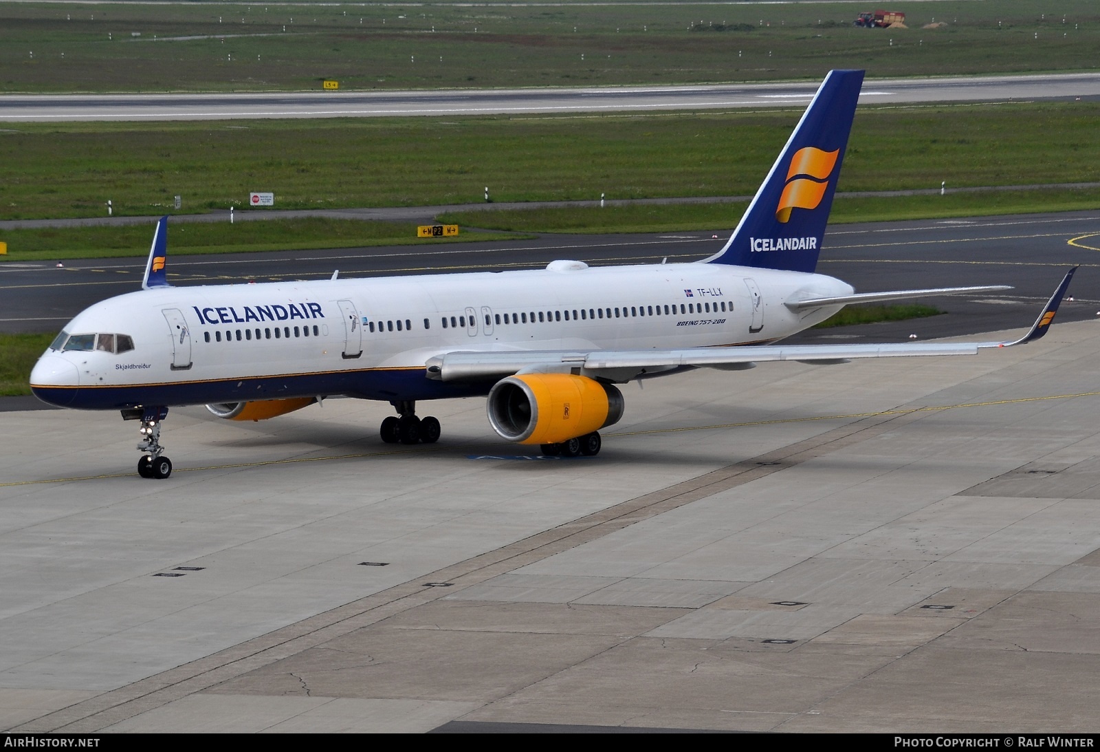 Aircraft Photo of TF-LLX | Boeing 757-256 | Icelandair | AirHistory.net #557922
