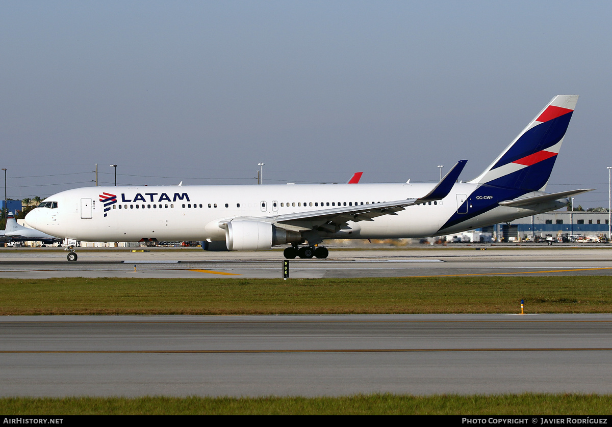 Aircraft Photo of CC-CWF | Boeing 767-316/ER | LATAM Airlines | AirHistory.net #558016