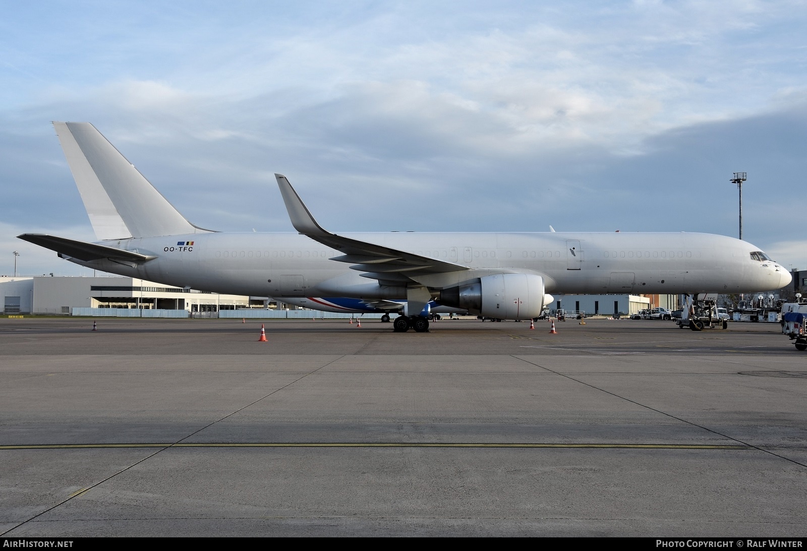 Aircraft Photo of OO-TFC | Boeing 757-222(SF) | ASL Airlines | AirHistory.net #558180