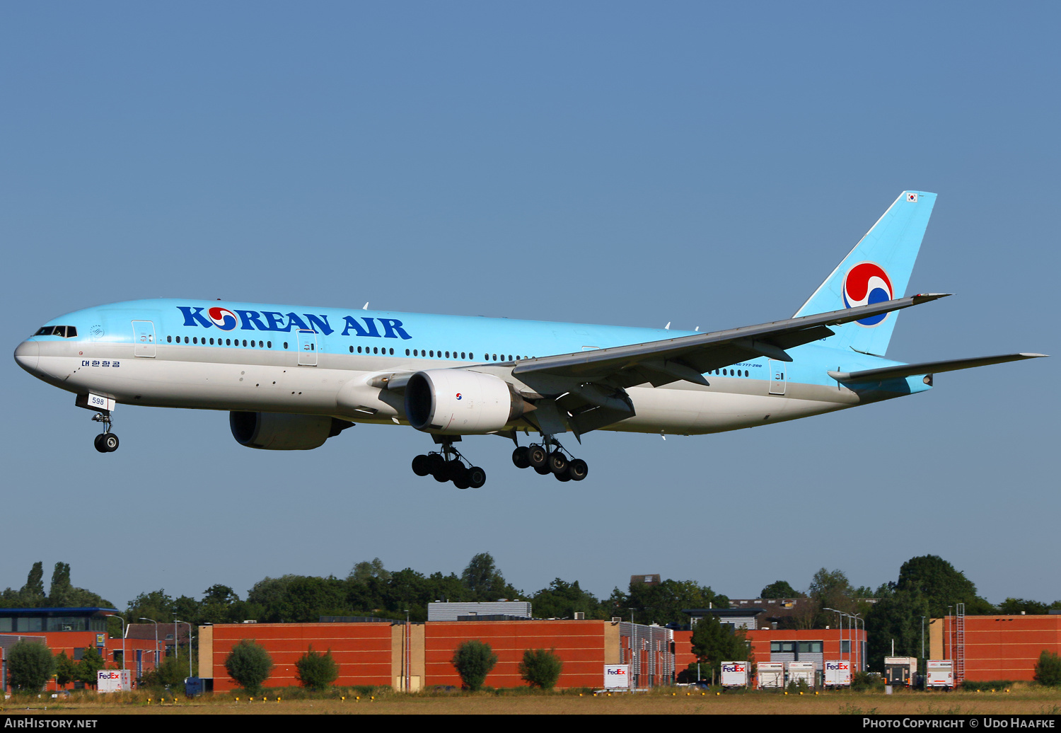 Aircraft Photo of HL7598 | Boeing 777-2B5/ER | Korean Air | AirHistory.net #558183