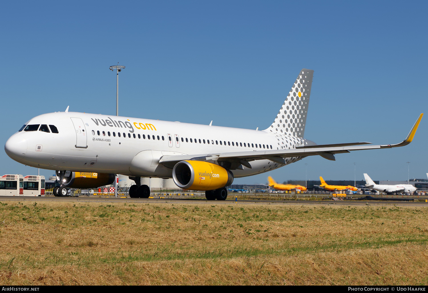 Aircraft Photo of EC-MVE | Airbus A320-232 | Vueling Airlines | AirHistory.net #558212