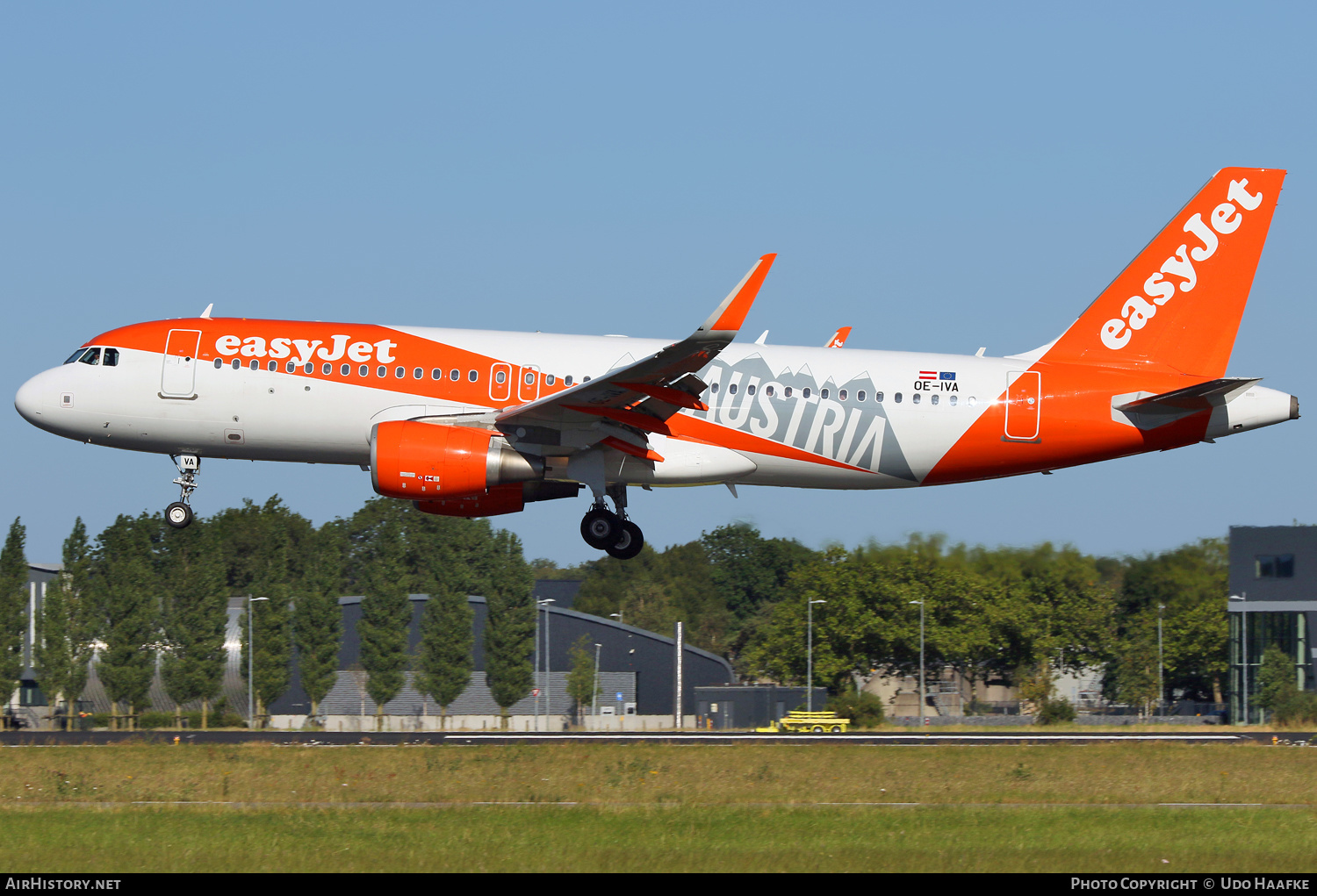 Aircraft Photo of OE-IVA | Airbus A320-214 | EasyJet | AirHistory.net #558213