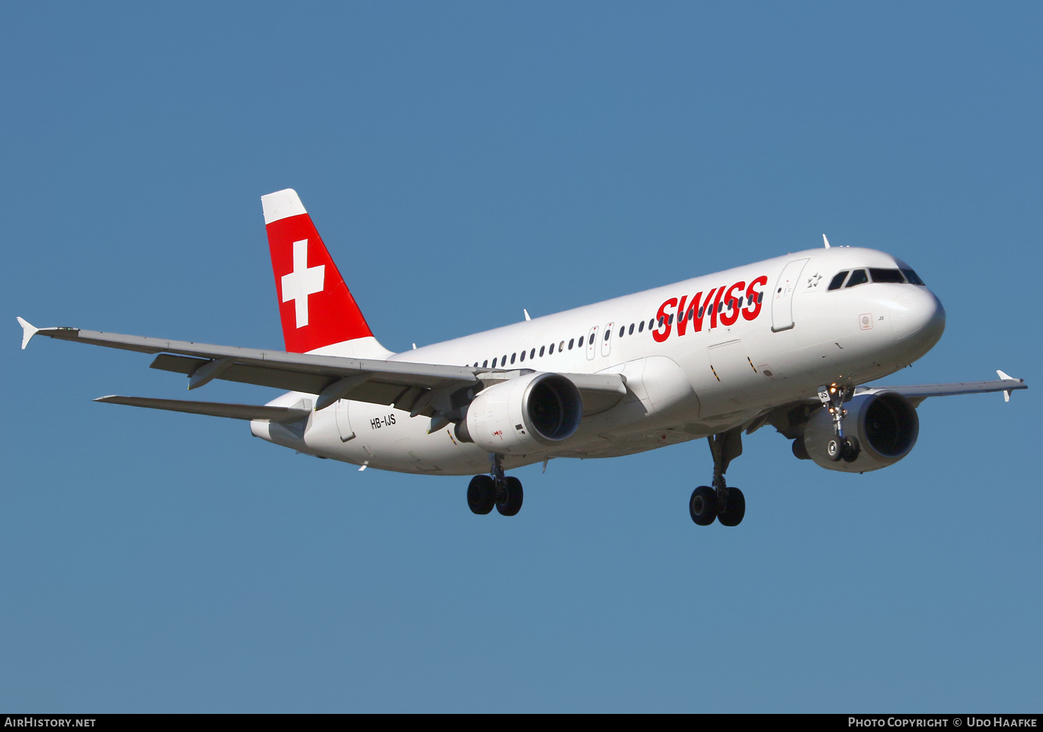 Aircraft Photo of HB-IJS | Airbus A320-214 | Swiss International Air Lines | AirHistory.net #558277