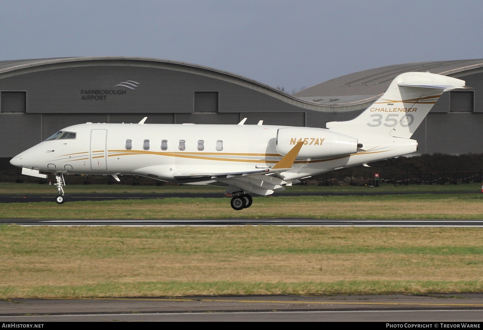 Aircraft Photo of N457AY | Bombardier Challenger 350 (BD-100-1A10) | AirHistory.net #558387