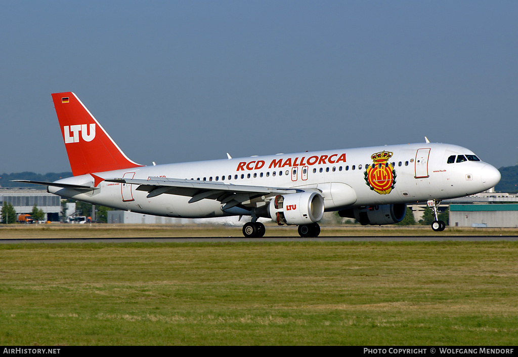 Aircraft Photo of D-ALTD | Airbus A320-214 | LTU - Lufttransport-Unternehmen | AirHistory.net #558485