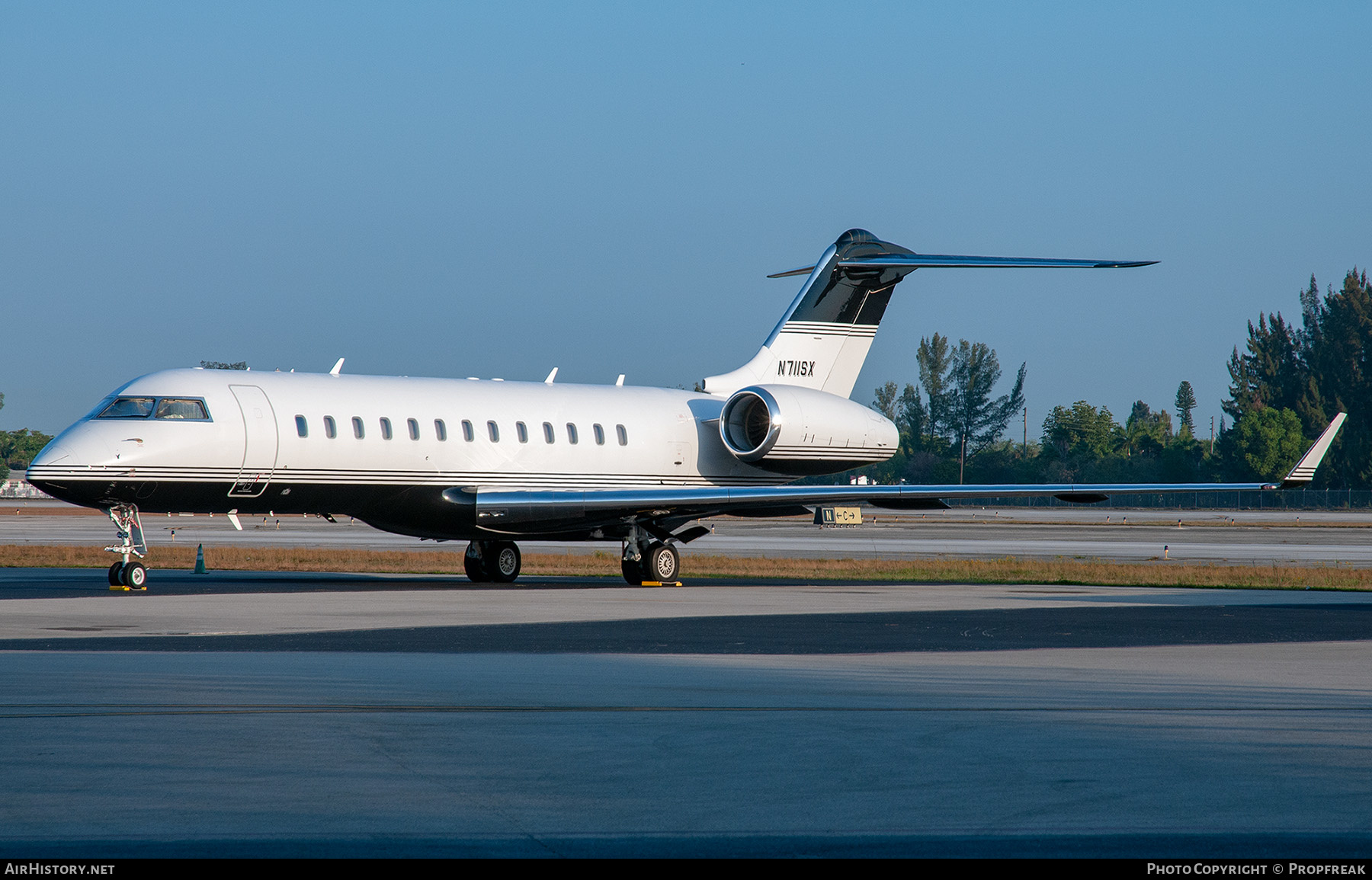 Aircraft Photo of N711SX | Bombardier Global Express (BD-700-1A10) | AirHistory.net #558502