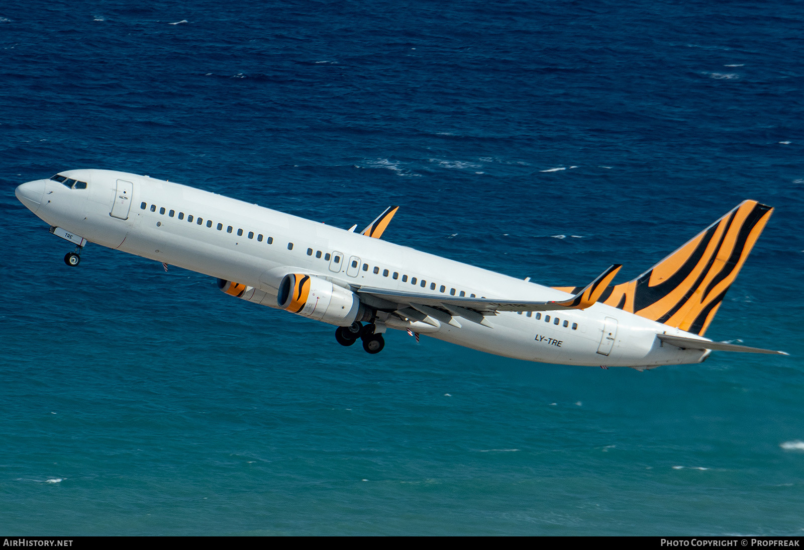 Aircraft Photo of LY-TRE | Boeing 737-8FE | AirHistory.net #558612