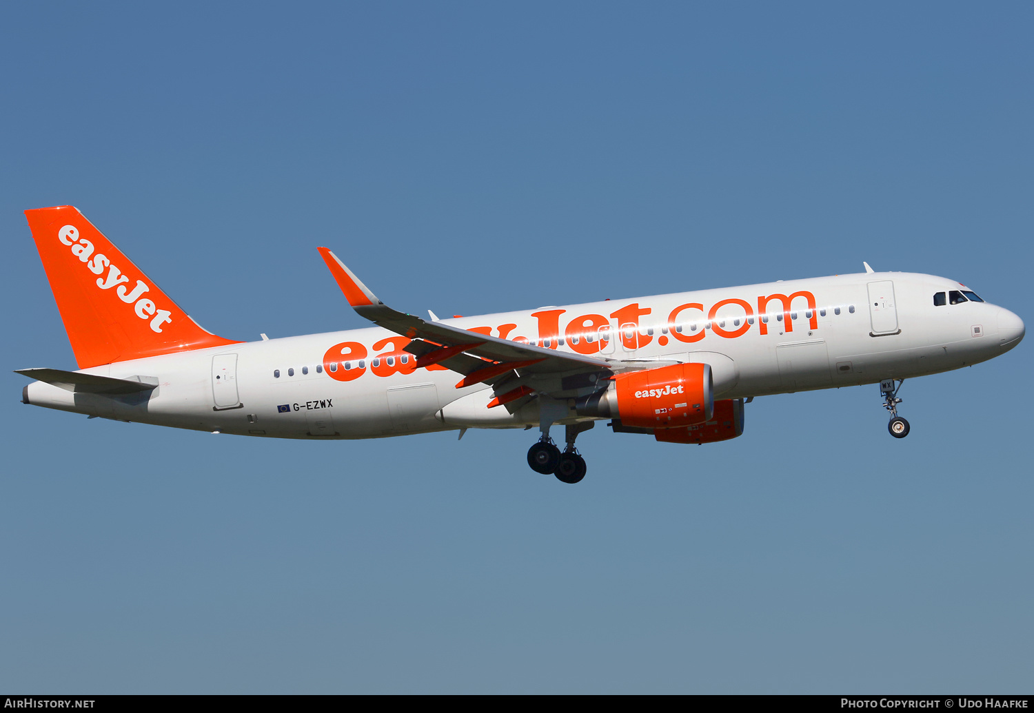 Aircraft Photo of G-EZWX | Airbus A320-214 | EasyJet | AirHistory.net #558642