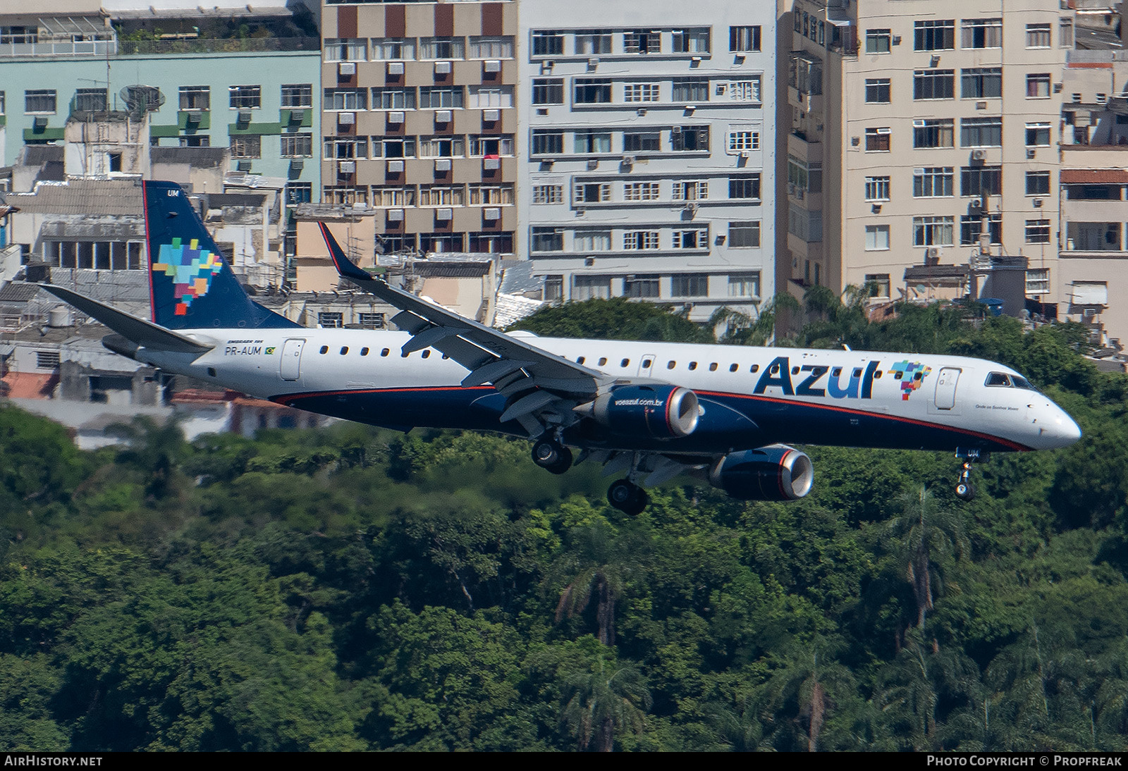 Aircraft Photo of PR-AUM | Embraer 195AR (ERJ-190-200IGW) | Azul Linhas Aéreas Brasileiras | AirHistory.net #558643