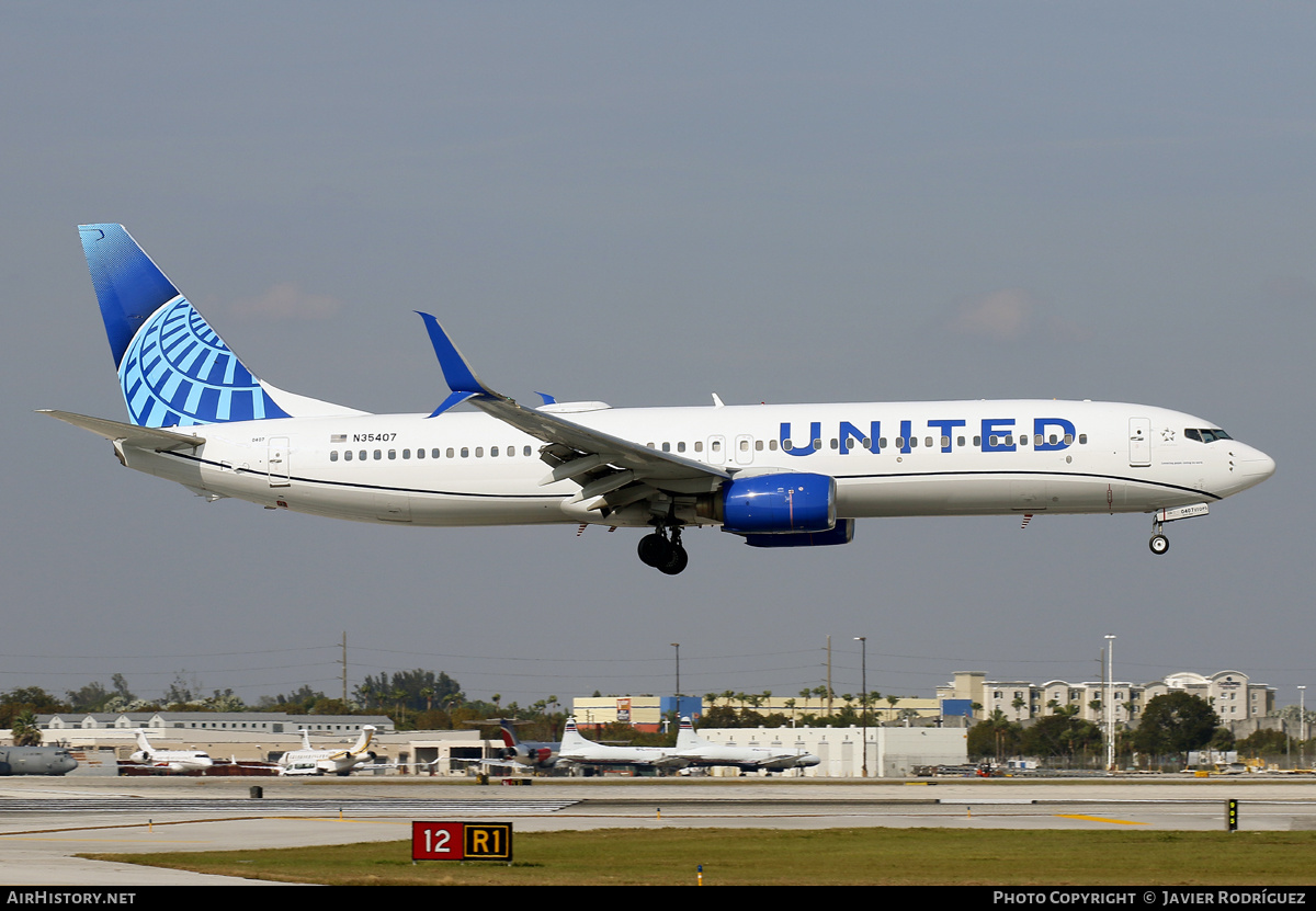 Aircraft Photo of N35407 | Boeing 737-924 | United Airlines | AirHistory.net #558759