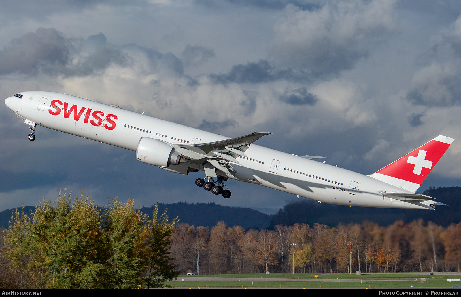 Aircraft Photo of HB-JNJ | Boeing 777-300/ER | Swiss International Air Lines | AirHistory.net #558903