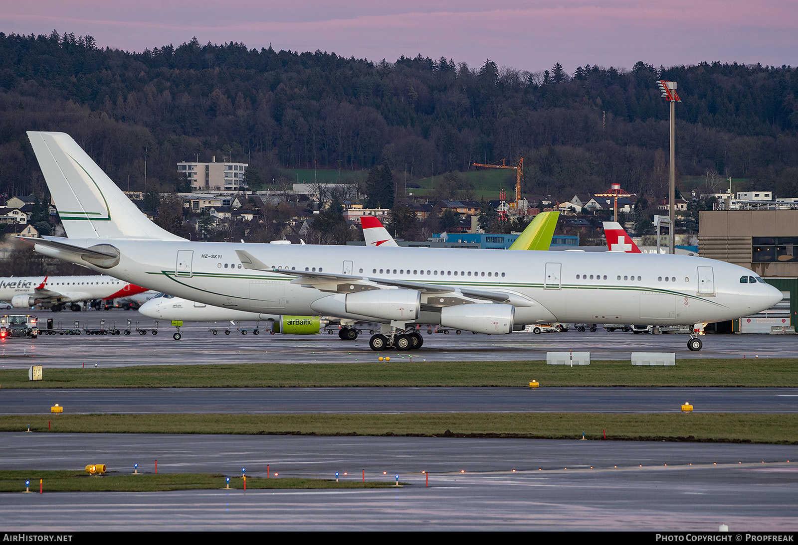Aircraft Photo of HZ-SKY1 | Airbus A340-212 | AirHistory.net #558910