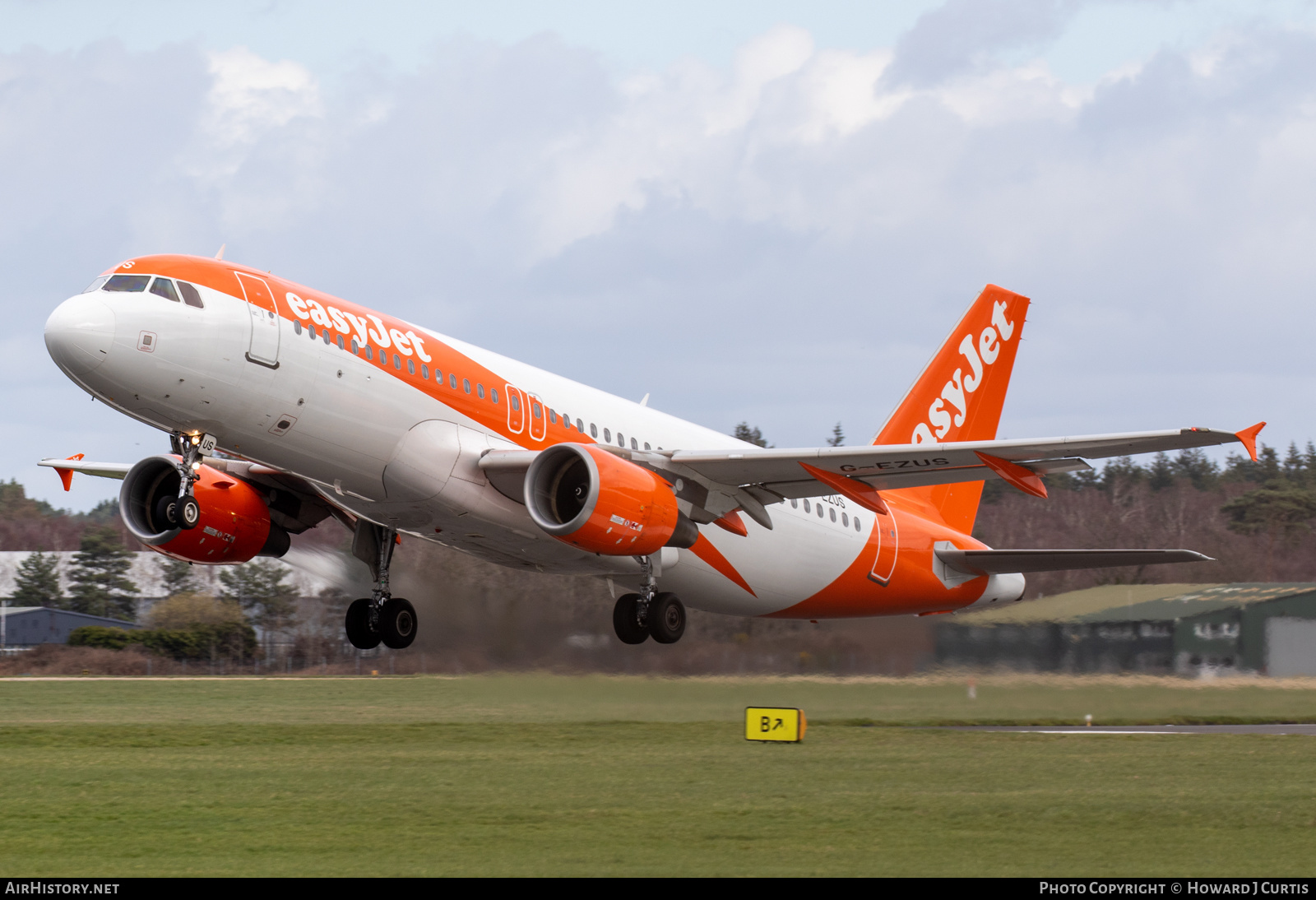 Aircraft Photo of G-EZUS | Airbus A320-214 | EasyJet | AirHistory.net #558954